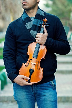 Man holding viola